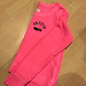 Loose fit distressed sweater! Worn a few times 💕